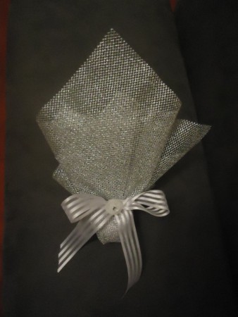 Ασημι διχτυ με ριγε κορδελα και λουλουδακι